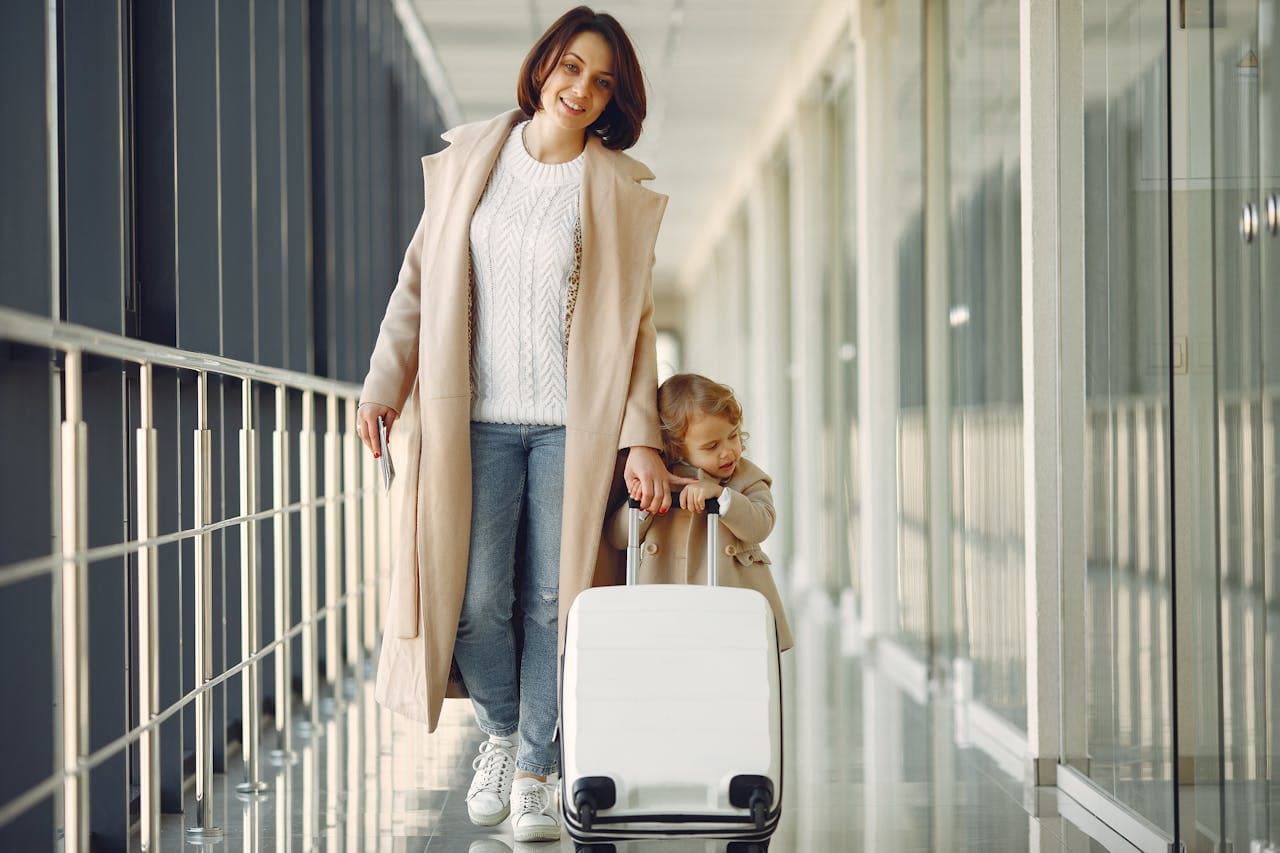 Airport Outfit Ideas That Are Comfortable and Stylish